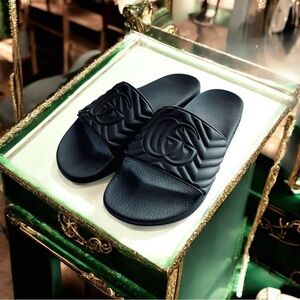 GUCCI Marmont Matelasse Slides Double GG Logo Black Rubber Women Slip-on Sandals